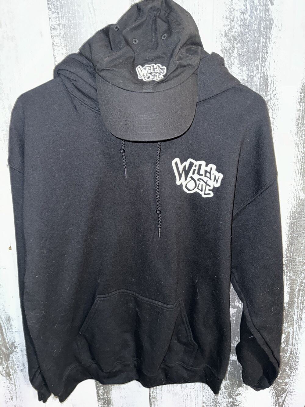 00s MTV Wild 'N Out TV Black Gildan Hoodie Logo Sweatshirt Size Large + HAT